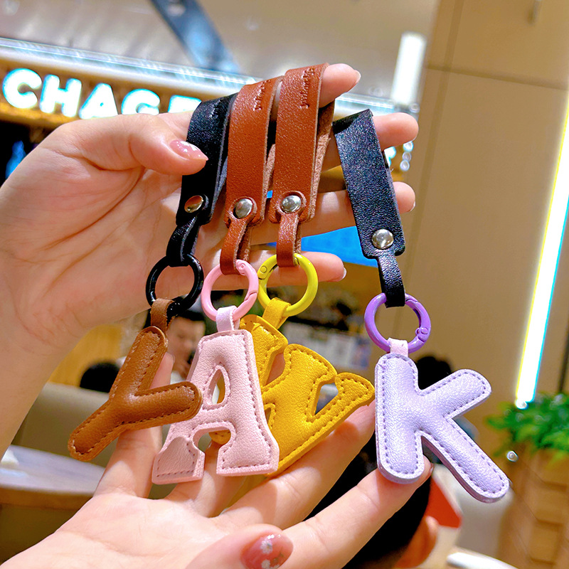 Monogram Keychain Leather - Gantungan kunci 26 huruf kulit PU,