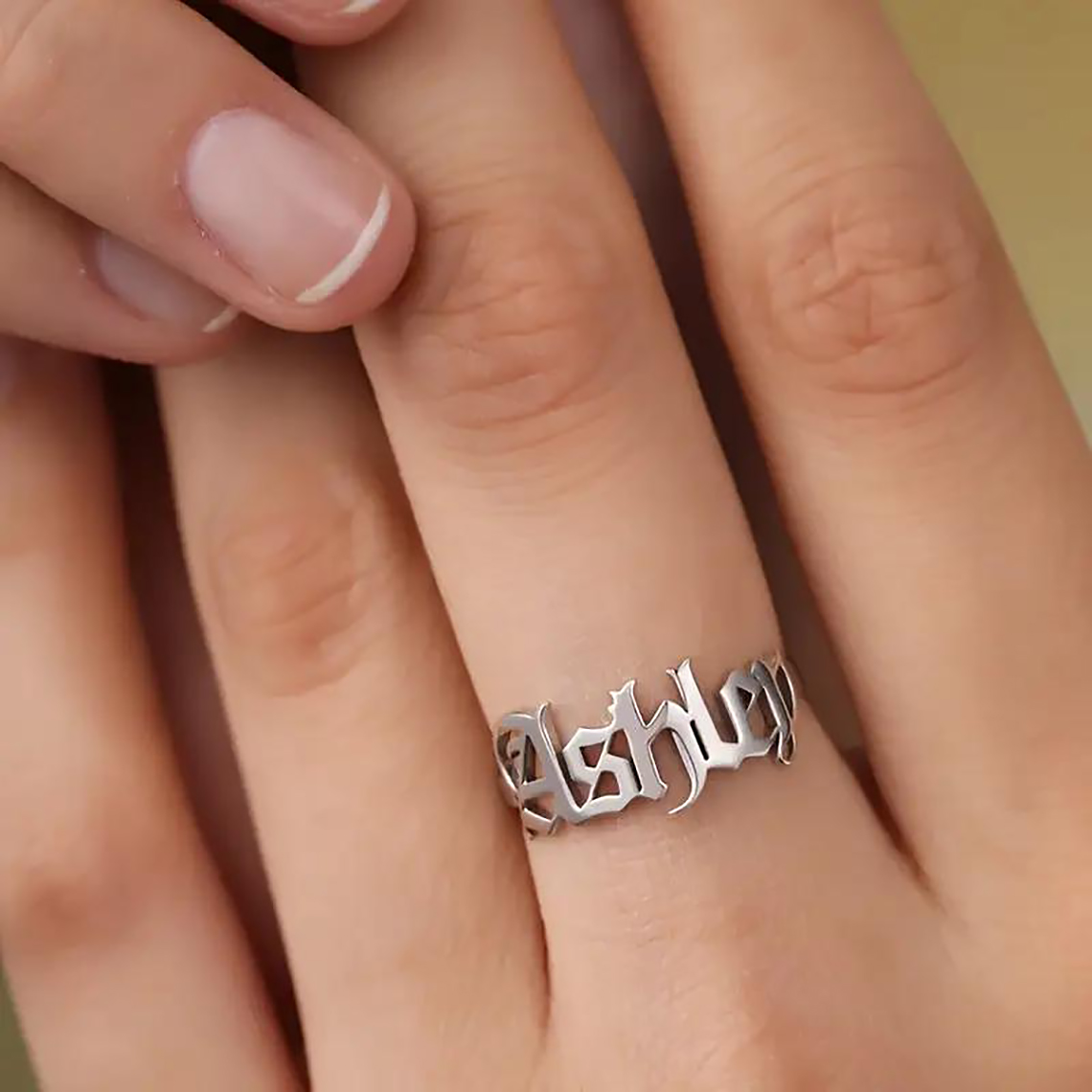 Initial Ring Custom - Cincin Emas Kustom Cincin Gotik Wanita